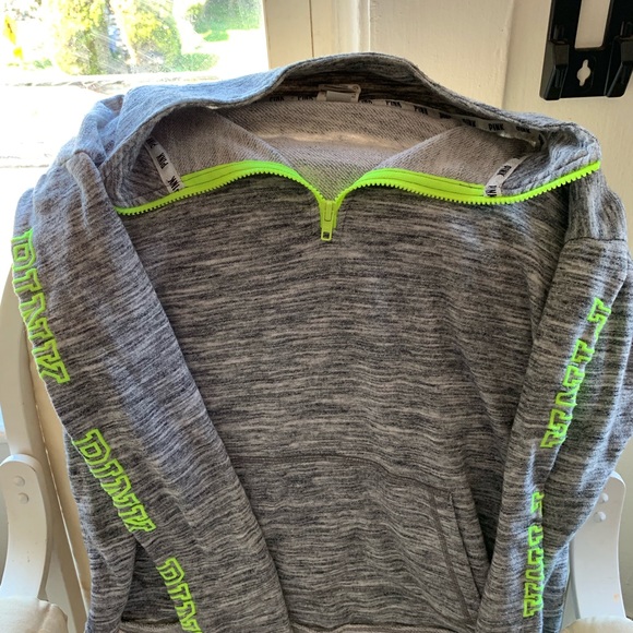 2 Vicky’s 1 Juicy ZIP Up - Picture 6 of 7